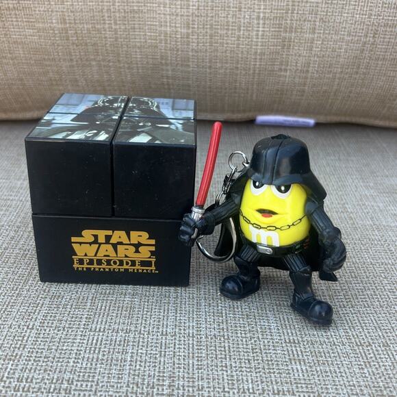 Star Wars Collectible Lot Of 10 Candy Dispensers M&M Lego Keychain & More VTG - Picture 7 of 11